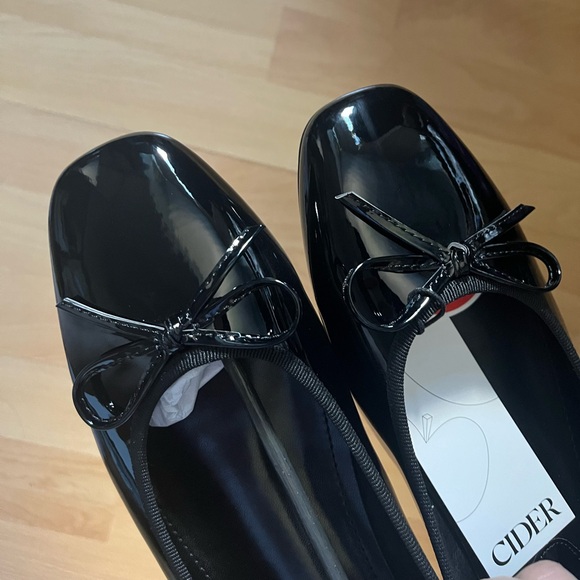 Cider ballet flats, patent 
Soo cute but unfortunately I got the wrong size - Picture 1 of 3